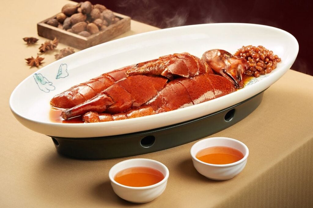 8 essential restaurants to visit for your first time in Hong Kong 6 essential restaurants to visit Hong Kong first time Tao Heung duck