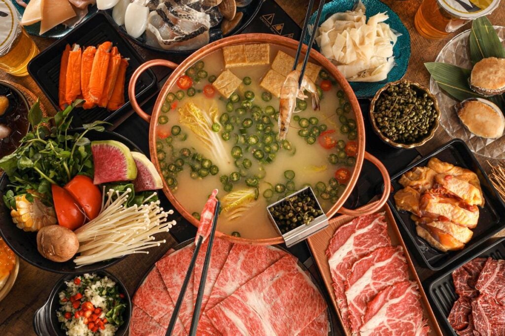 8 essential restaurants to visit for your first time in Hong Kong 1 essential restaurants to visit Hong Kong first time Beef Bang Taiwanese Hot Pot
