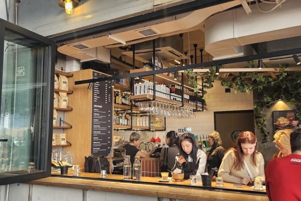 The best cafés in Wan Chai to get your caffeine fix 3 best cafes in Wan Chai Blend & Grind Starstreet