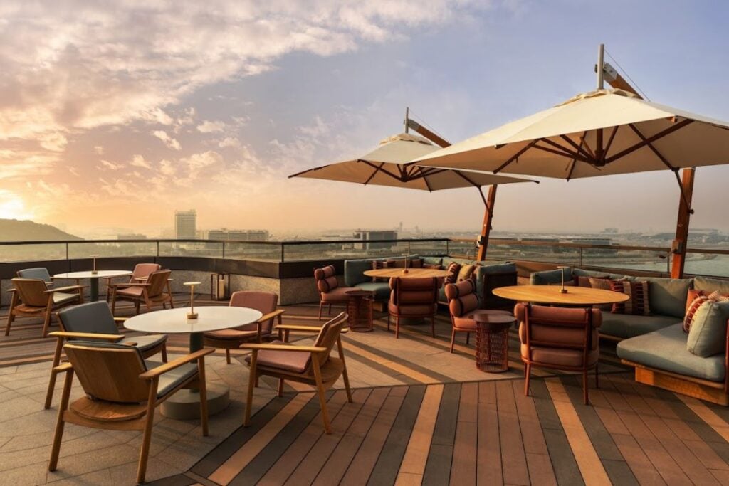 The best outdoor restaurants in Hong Kong for al-fresco dining 14 The best outdoor restaurants in Hong Kong for al fresco dining Sunset Grill